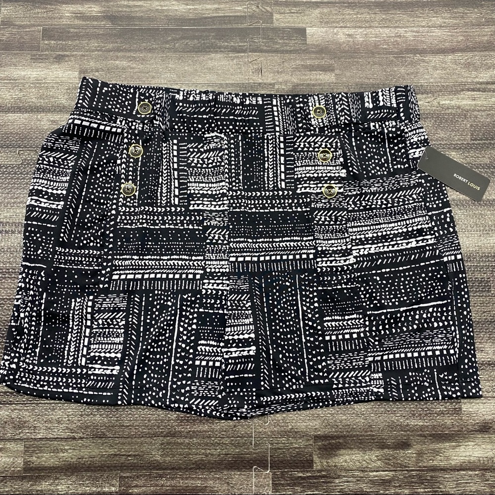 NWT Women’s Size XL Robert Louis Black & White Pull On Elastic Waist Shorts